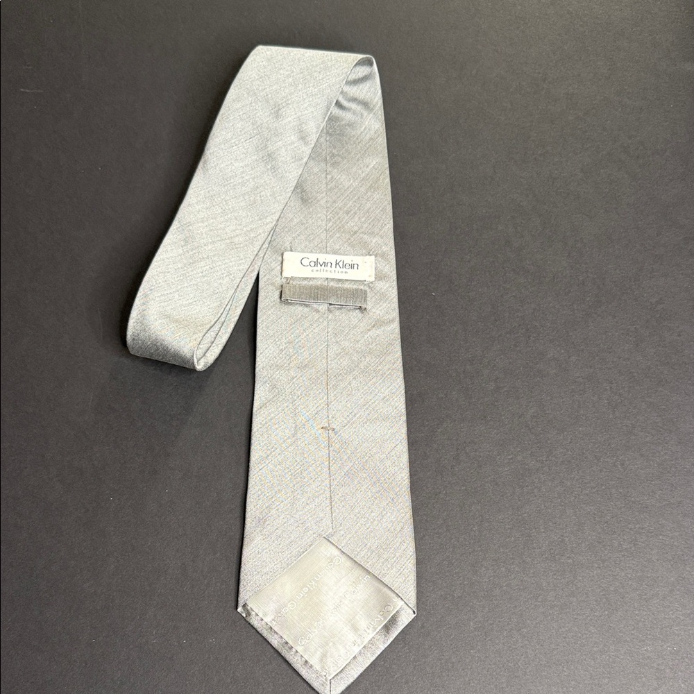 Calvin Klein Elegant Gray Tie